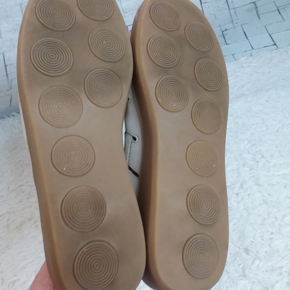 3/$30 Red Cross Comfort Fit Landscape beige canvas and leather sandals sz 7.5M - Picture 10 of 10